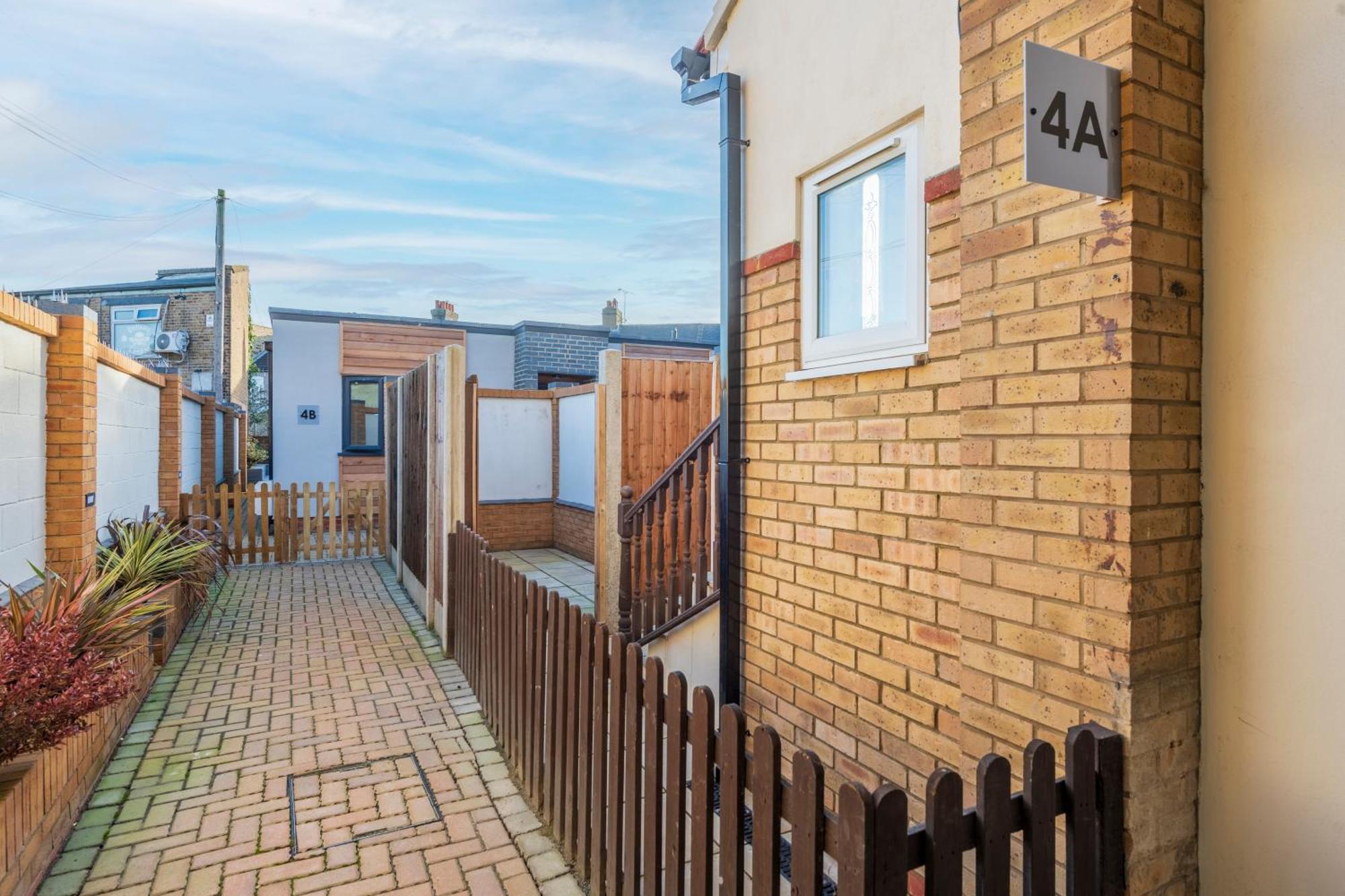 Cosy 2 Bedroom Flat In East Ham, Close To Excel ロンドン エクステリア 写真