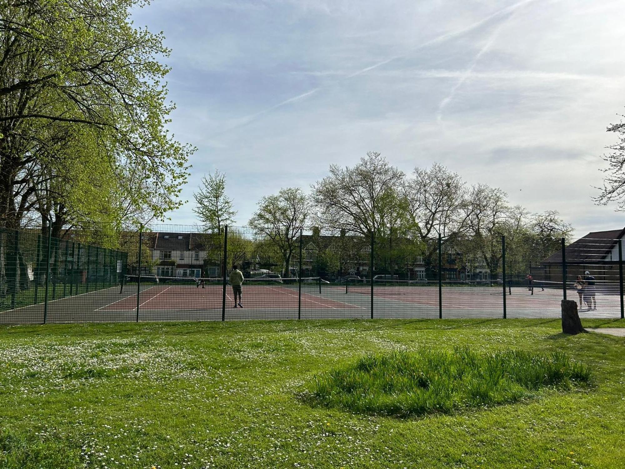 Cosy 2 Bedroom Flat In East Ham, Close To Excel ロンドン エクステリア 写真